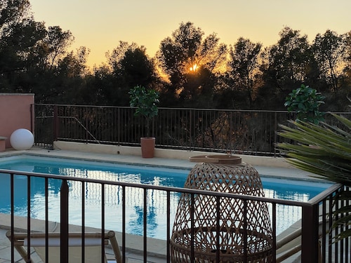 Provencal villa near the beach for 10/12 people