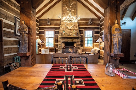 Interior. Luxurious 2-bedroom cabin @ Canyon of the Ancients Guest Ranch in McElmo Canyon