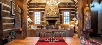 Luxurious 2-bedroom cabin @ Canyon of the Ancients Guest Ranch in McElmo Canyon 