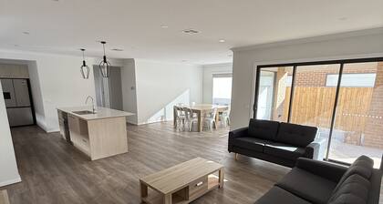 Big & Beautiful Modern Home, Ensuite with every Bedroom! Close to everything