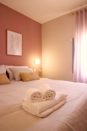 1 habitación, tabla de planchar con plancha, wifi y ropa de cama 