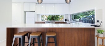 Immaculate & Impressive Irvington Villa - Stunning four bedroom home in central Albury