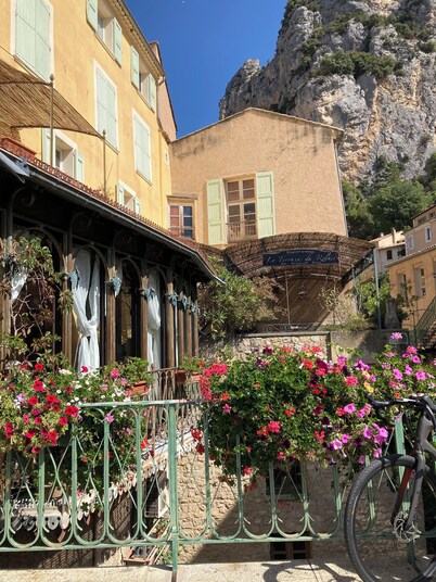 STUDIO RIVAGE Les Salles-sur-Verdon à 5 min du lac, centre village, sans voiture