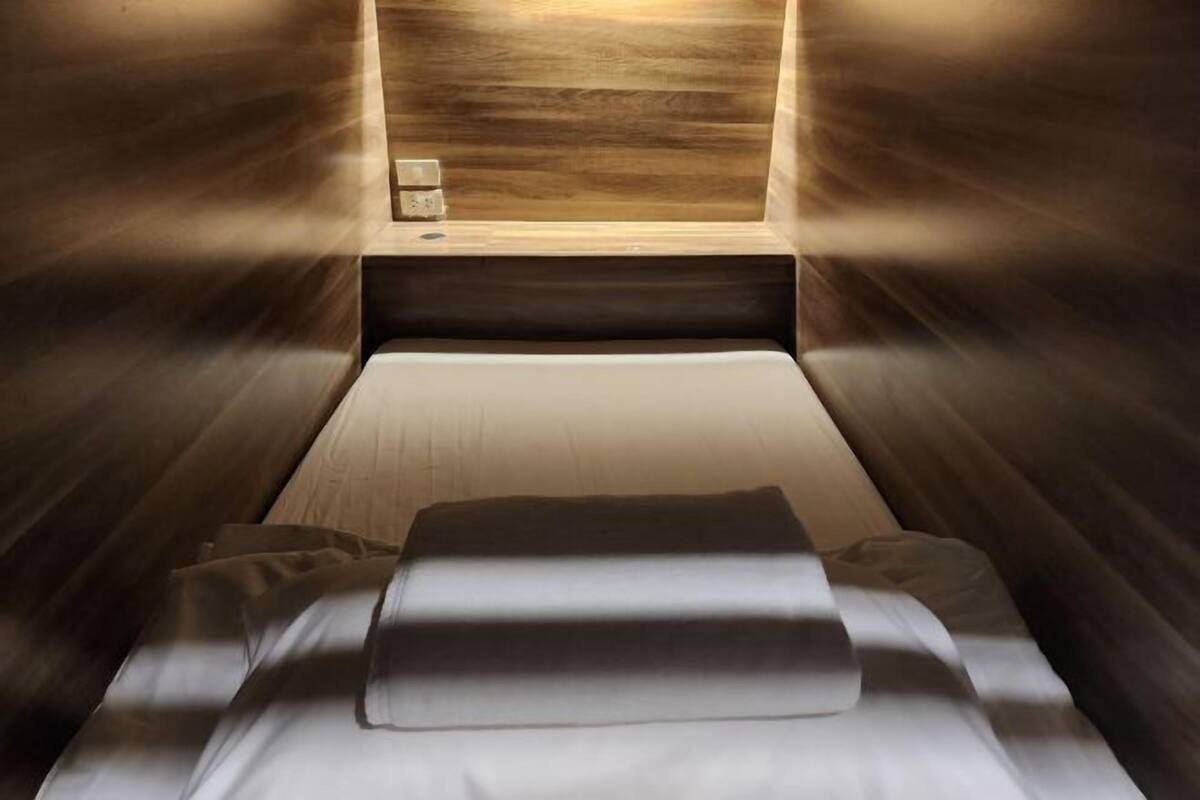 Cortinas blackout, wifi gratis y ropa de cama