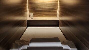 Cortinas blackout, wifi gratis y ropa de cama