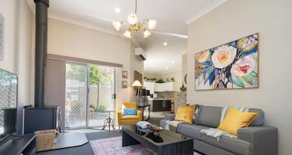 Stylish French-themed cottage, perfect for a relaxing getaway, Centrally Located