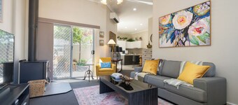 Stylish French-themed cottage, perfect for a relaxing getaway, Centrally Located