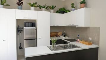 Fridge, microwave, oven, stovetop