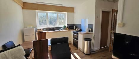 Apartment | Ruang tamu | TV