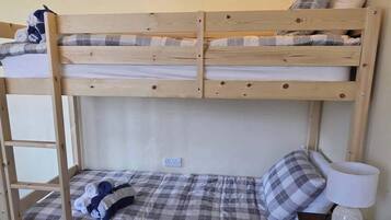 3 bedrooms, free WiFi, bed sheets