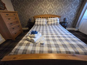 3 bedrooms, free WiFi, bed sheets - Highland Haven Apartment Sleeps 8 (Garve)