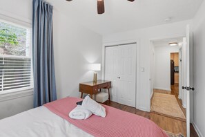 3 bedrooms, desk, iron/ironing board, travel cot