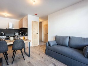 TV - New T2 with balcony, parking and ski locker, ideal for 4 people (Valmorel)