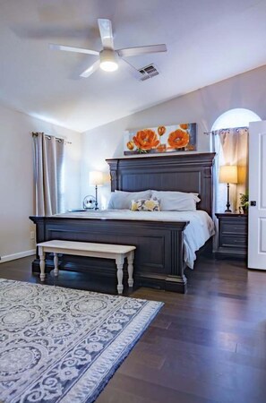 3 室のベッドルーム、アイロン / アイロン台、WiFi、ベッドシーツ