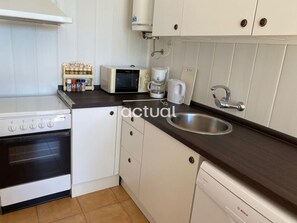 Fridge, microwave, oven, dishwasher - Apartment near beach, 2 bedrooms, pool, WiFi (Platja d'Aro)