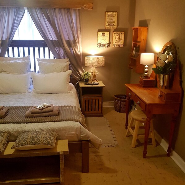 Chalet, 2 Bedrooms, Balcony | Living room