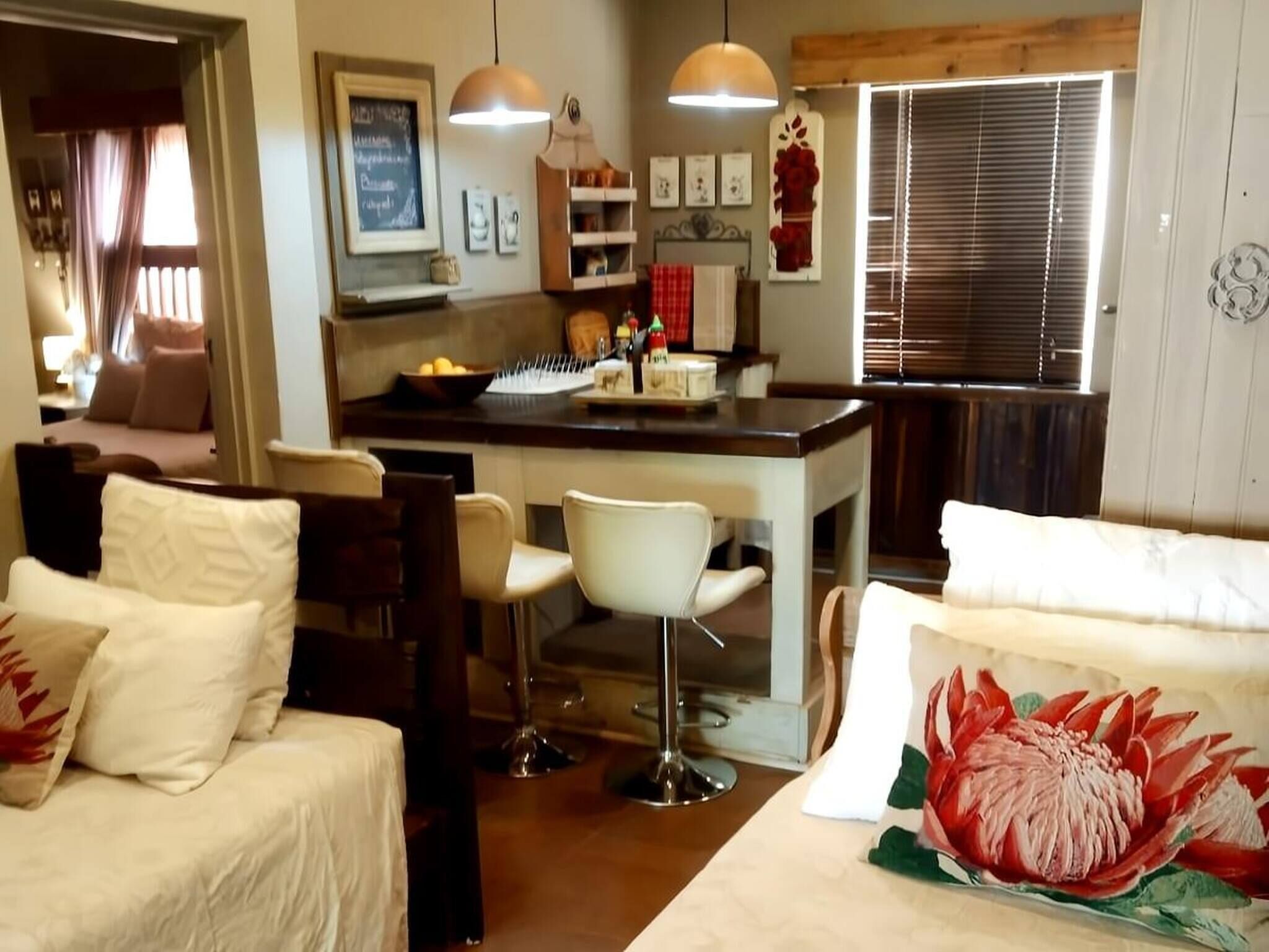 Chalet, 2 Bedrooms, Balcony | Living room | Flat-screen TV