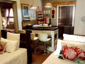 Chalet, 2 Bedrooms, Balcony | Living room - Rubyred Selfcatering Cottage (Bloemfontein)