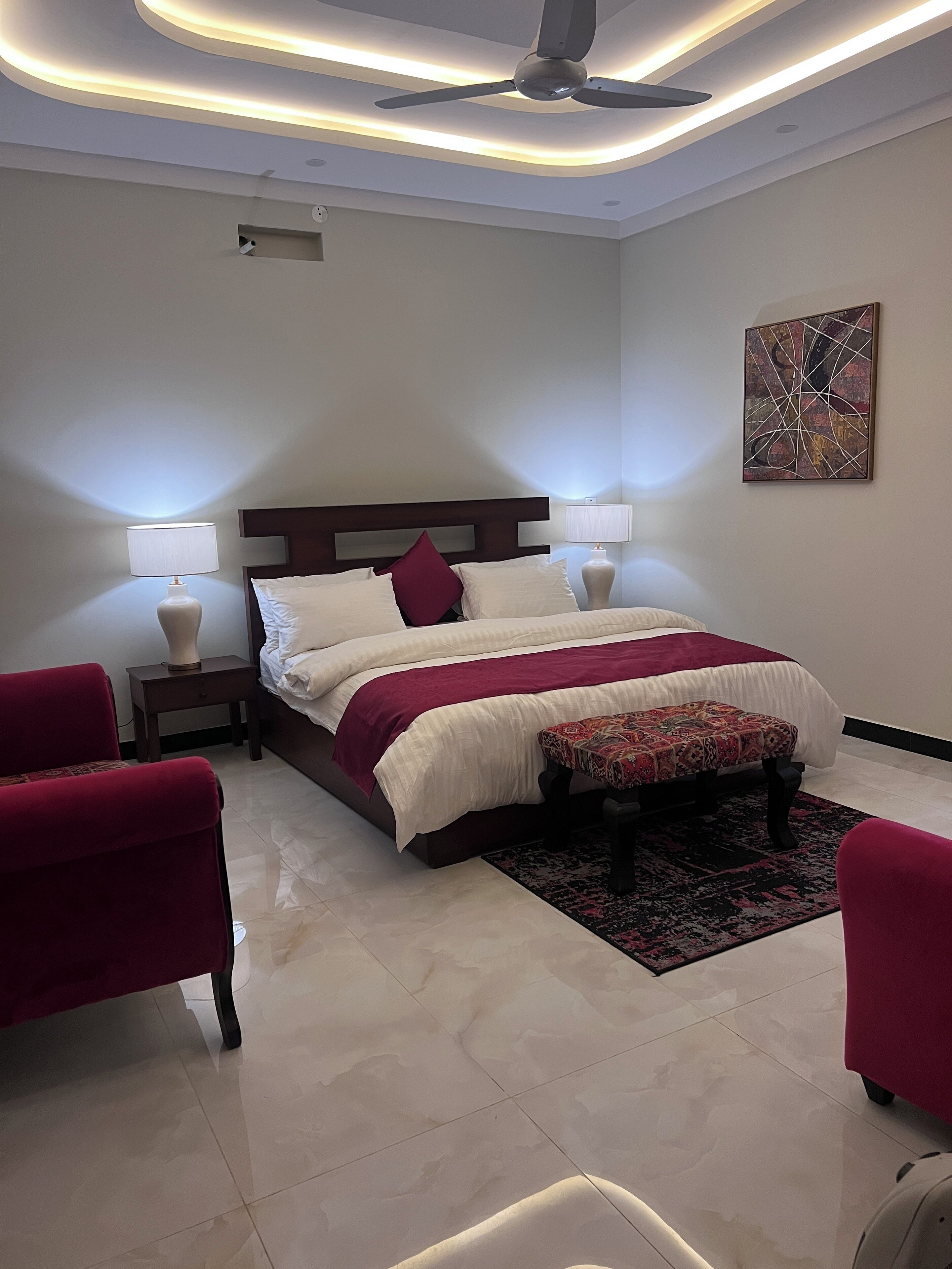 1 chambre, bureau, fer et planche à repasser, Wi-Fi gratuit