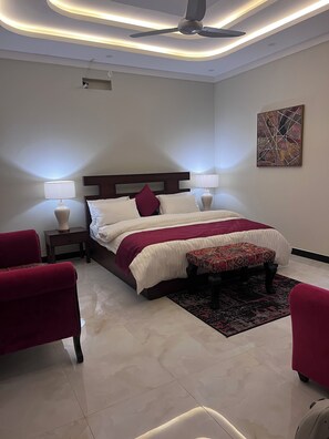 1 chambre, bureau, fer et planche à repasser, Wi-Fi gratuit