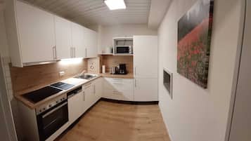 KylskÄp, mikrovÄgsugn, ugn och spishÀll