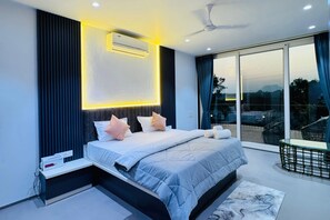 4 bedrooms, WiFi, bed sheets