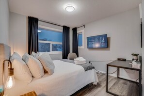 5 bedrooms, desk, iron/ironing board, travel cot