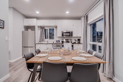 Chandler - Central 5 Bdrm Home, Workspaces & Wifi