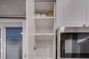 Interior - Chandler - Central 5 Bdrm Home, Workspaces & Wifi (Edmonton)