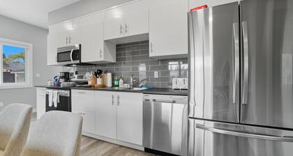 Monica - Large 6BR Family Home in Central Location!