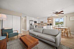 TV - Nicely Updated Two Bedroom Bayside OC Condo (Ocean City)