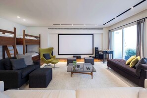 5 Schlafzimmer, Schreibtisch, WLAN, Bettwäsche