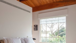 5 Schlafzimmer, Schreibtisch, Bügeleisen/Bügelbrett, WLAN