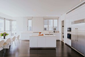 Coffee/tea maker, fridge, microwave, oven - Carmelo  Gordon Sunset with MAMAD (Tel Aviv-Yafo)