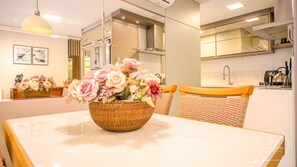 Basic Apartment | Dining