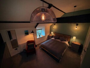 2 bedrooms, in-room safe, iron/ironing board, free WiFi