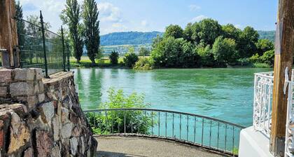 Suite Kelnhof Patio: Cozy Riverside Apartment