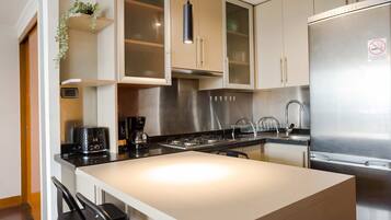 Fridge, microwave, stovetop, coffee/tea maker