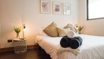 2 bedrooms, desk, iron/ironing board, WiFi