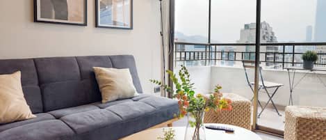 Una televisión, una oficina