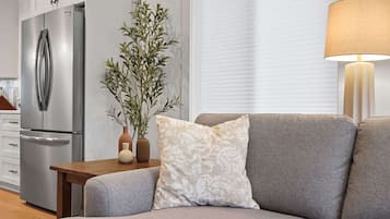 Televisio, stereot, työhuone