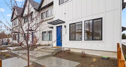 The Townhouse on Highland – Near Greenbelt