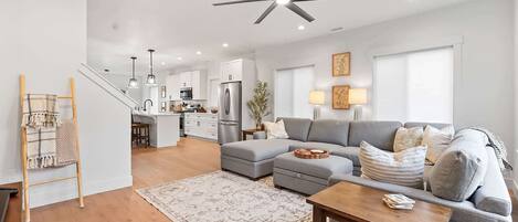 Télévision, chaîne hi-fi, espaces bureaux