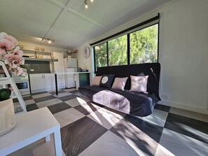 Living area - Quiet Cabin in the Forest (Pearcedale)