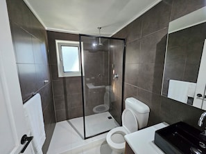 Hair dryer, towels, soap, toilet paper - Quiet Cabin in the Forest (Pearcedale)