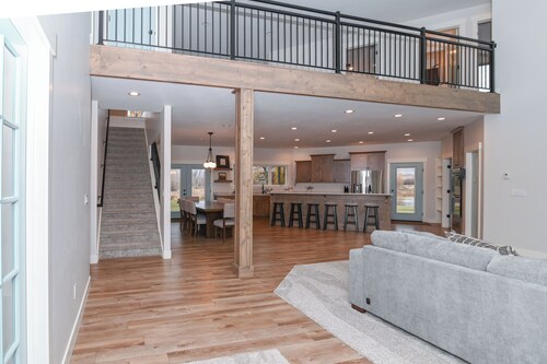 Cabin getaway on 10 acres w/ wifi and fishing pond in Swan Valley