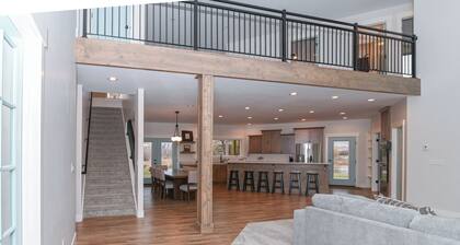 Cabin getaway on 10 acres w/ wifi and fishing pond in Swan Valley