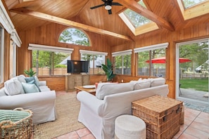 Unclassified image, 2 of 36, button