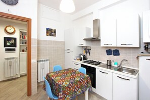 Fridge, microwave, oven, stovetop - Traditional Roman hospitality, right next to St. Peter’s! (Roma)