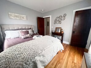 2 bedrooms, iron/ironing board, travel cot, free WiFi